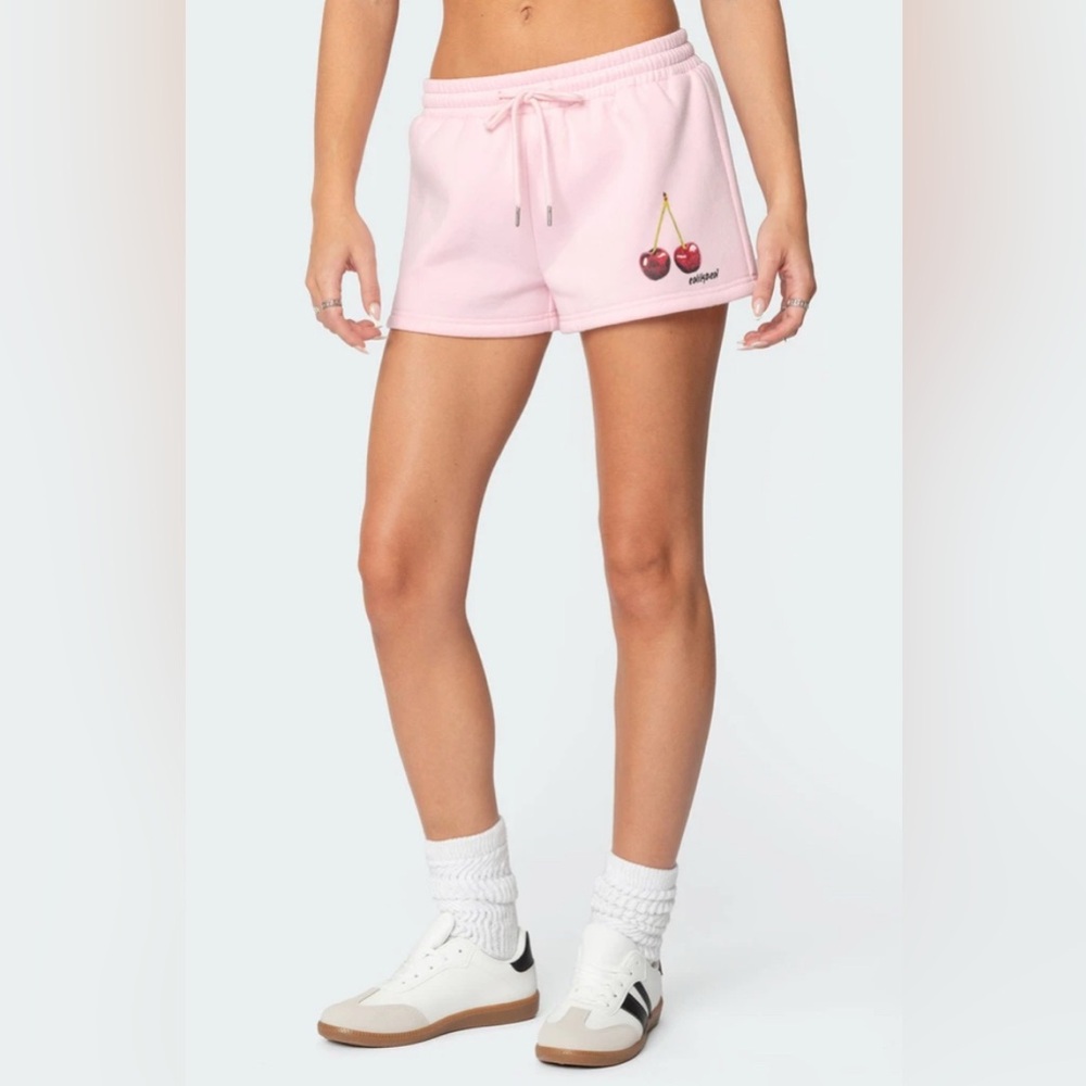 EDIKTED Mon Cheri shorts